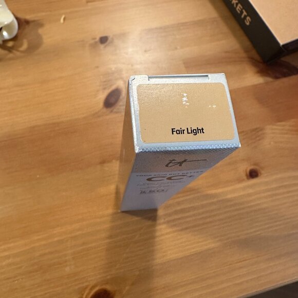 It Cosmetics Your Skin But Better CC+ in Fair Light - Picture 3 of 3